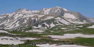 北高加索地区。白种人的自然保护区。春天的拉戈-那基高原。Oshten山。