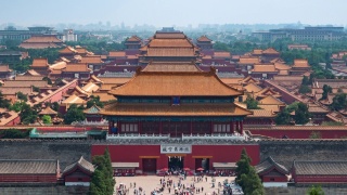 放大北京的城市景观，包括历史地标紫禁城，中国北京视频素材模板下载
