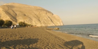 佩里萨黑沙滩
