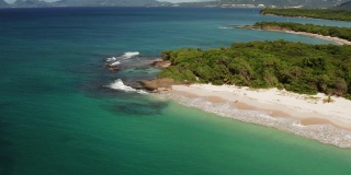 马提尼克岛海岸线的鸟瞰图