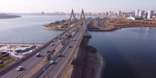 千禧桥。Kazanka河。喀山。鞑靼斯坦。俄罗斯。