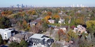 鸟瞰约克北部，位于加拿大安大略省多伦多Woodbridge的独立复式住宅