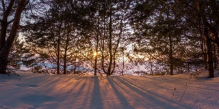 间隔拍摄日落的冬天。