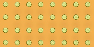 橙色背景上新鲜黄瓜的彩色图案。无缝图案与黄瓜片。现实的动画。4 k视频运动
