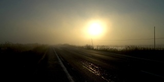高速公路上雾蒙蒙的早晨，su02