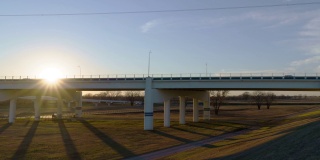 德州达拉斯，圣三一河大桥日落