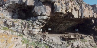 南非莫塞尔湾的圣布雷兹角洞穴也被称为人类文化的摇篮