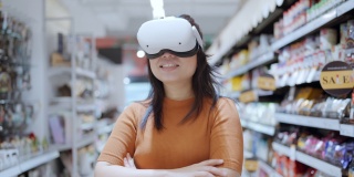 激动人心的亚洲女性穿着vr耳机使用VR-headset眼镜走过metaverse得到体验的虚拟百货商场,亚洲女性享受虚拟现实眼镜虚拟购物