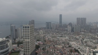 俯瞰阴云密布的城市视频素材模板下载