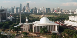 无人机拍摄的雅加达伊斯蒂赫拉尔清真寺