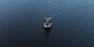 雅加达，无人机在船只上空被击中