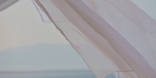 海边的白色藤架窗帘，慢镜头