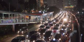 雅加达市内车辆拥挤，交通堵塞