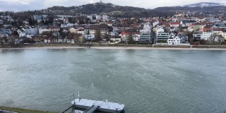 临茨乌尔法尔州的多瑙河和P?stlingberg在冬天