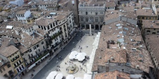 俯瞰意大利维罗纳的埃尔贝广场。时间流逝tilt-shift