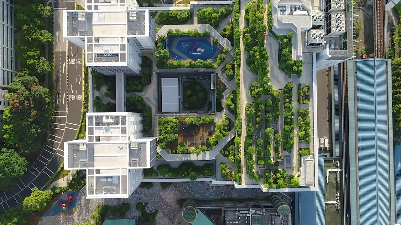一架无人机在新加坡有屋顶花园的公共住房上空被拍到
