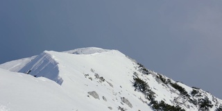 阿尔卑斯山雪山的顶峰