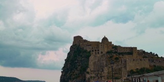 意大利那不勒斯省伊斯基亚岛上的阿拉贡城堡