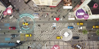 自动驾驶智能汽车。现代城市与通讯概念。空中俯瞰街道。动画4 k