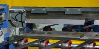 自动折弯机用于折弯金属板材的边缘