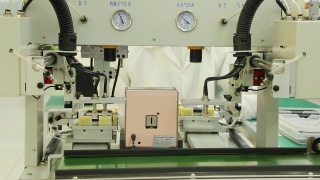 机械臂组装手机视频素材模板下载