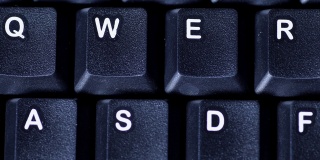 关闭的字母在电脑键盘上与qwerty按钮