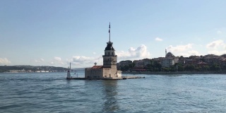 位于博斯普鲁斯海峡中部的伊斯坦布尔少女塔