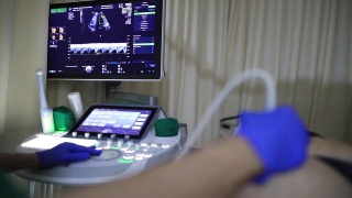 孕妇做超声波检查视频素材模板下载