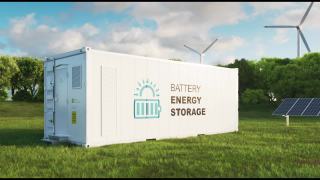 现代高容量电池储能系统的概念，位于郁郁葱葱的草地中央，背景是森林。三维渲染视频素材模板下载