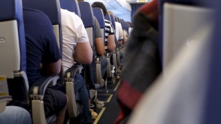 乘客坐在机舱内视频素材模板下载