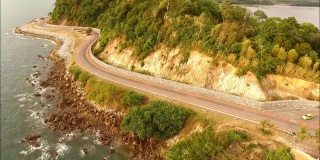 无人机拍摄的泰国东部沿海路线Chaloem Burapha Chonlathit路的惊人鸟瞰图，泰国，昌塔武里县