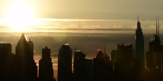 曼哈顿天际线建筑和纽约建筑的剪影，取自新泽西州自由州立公园