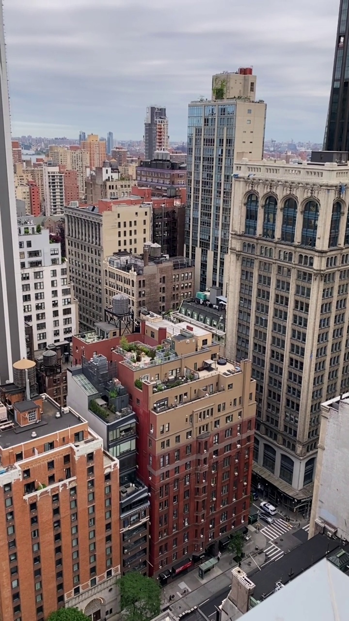 纽约的摩天大楼。从屋顶俯瞰曼哈顿，中城和市中心