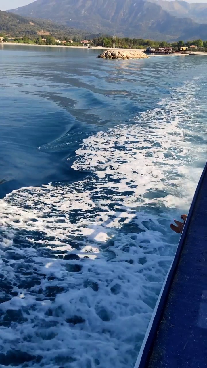 希腊lefkada岛游船后的巨浪