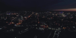 夜景城市郊区的鸟瞰图