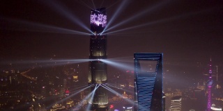 夜景上海市区鸟瞰图，中国。
