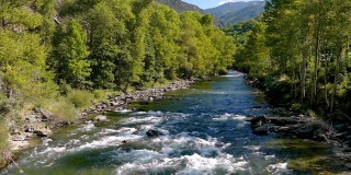 西班牙加泰罗尼亚的Noguera Pallaresa河。慢动作