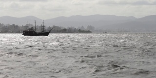 在巴西圣卡塔琳娜的弗洛里亚诺波利斯的帆船