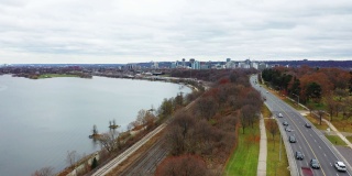 加拿大安大略省汉密尔顿港的交通航拍图