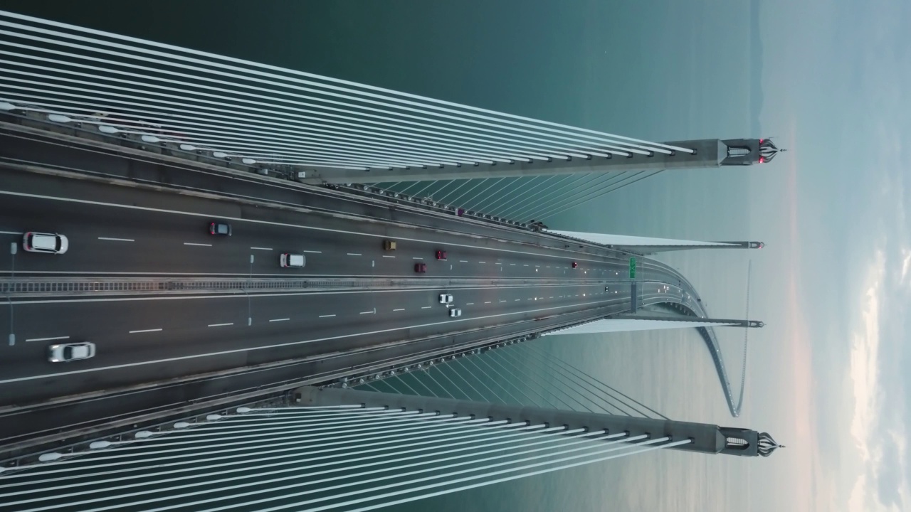 槟城第二大桥的垂直航拍影像