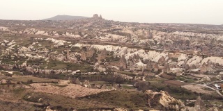 卡帕多西亚惊人的岩石形成的惊人的景观镜头