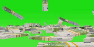 大量的钱落在chromakey背景上。100欧元的纸币。成堆的钱。
