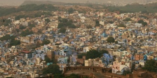 焦特布尔(也叫蓝色城市)是印度拉贾斯坦邦的第二大城市，也是该邦的第二大大都市。