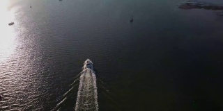 英国萨福克郡平米尔附近的奥威尔河的4k无人机镜头