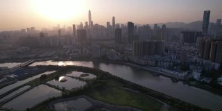 从香港马祖垄地区边界俯瞰深圳天际线