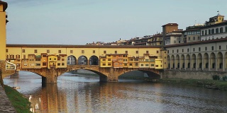 黎明时分佛罗伦萨的韦基奥桥