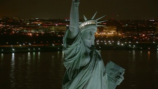 自由女神像的夜晚，航拍视频素材模板下载