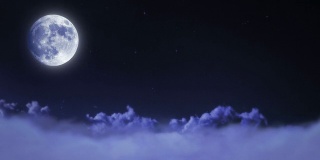 在夜晚穿越云层。满月。