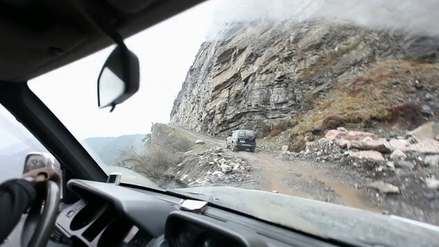 危险越野跑步