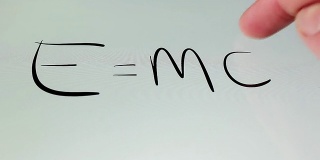 1+1=3, e=Mc2使用触摸屏平板绘图